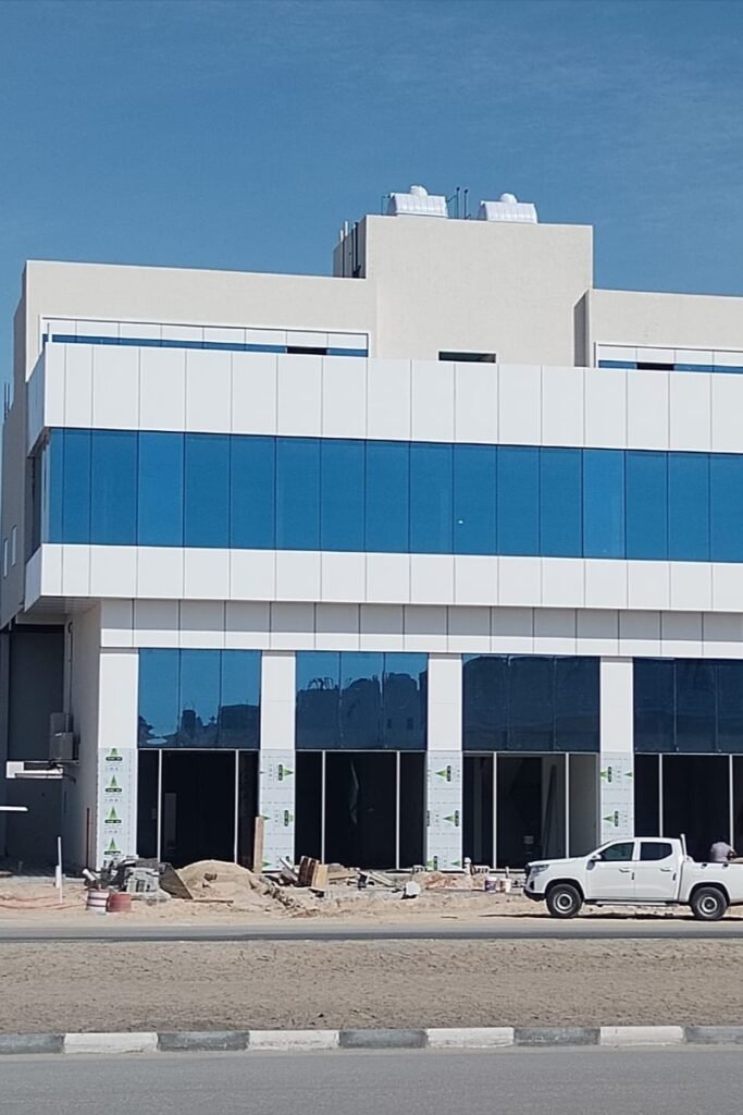كلادينج وتركيب واجهات في المدينة الصناعية الثانية بالدمام