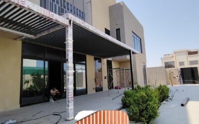 كم تكلفة تركيب مظلات كلادينج للواجهات | دليلك الشامل لأسعار المتر المربع والعوامل المحددة